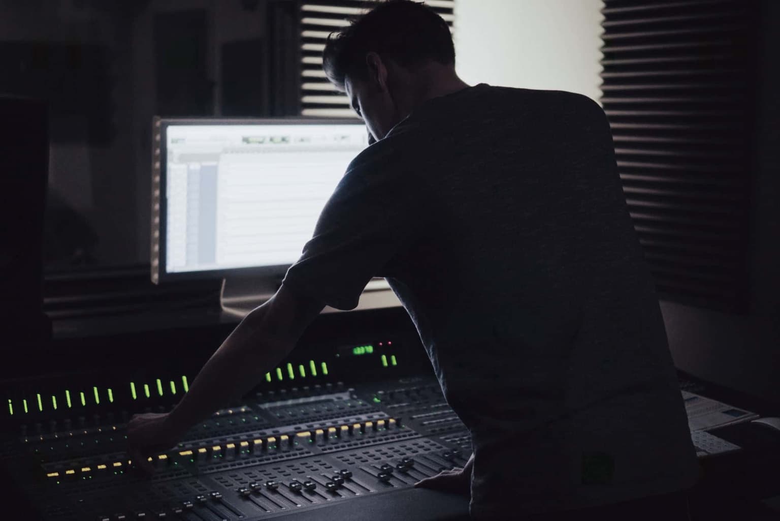 Mẹo Mixing Reverb Chuyên Nghiệp Cho Producer