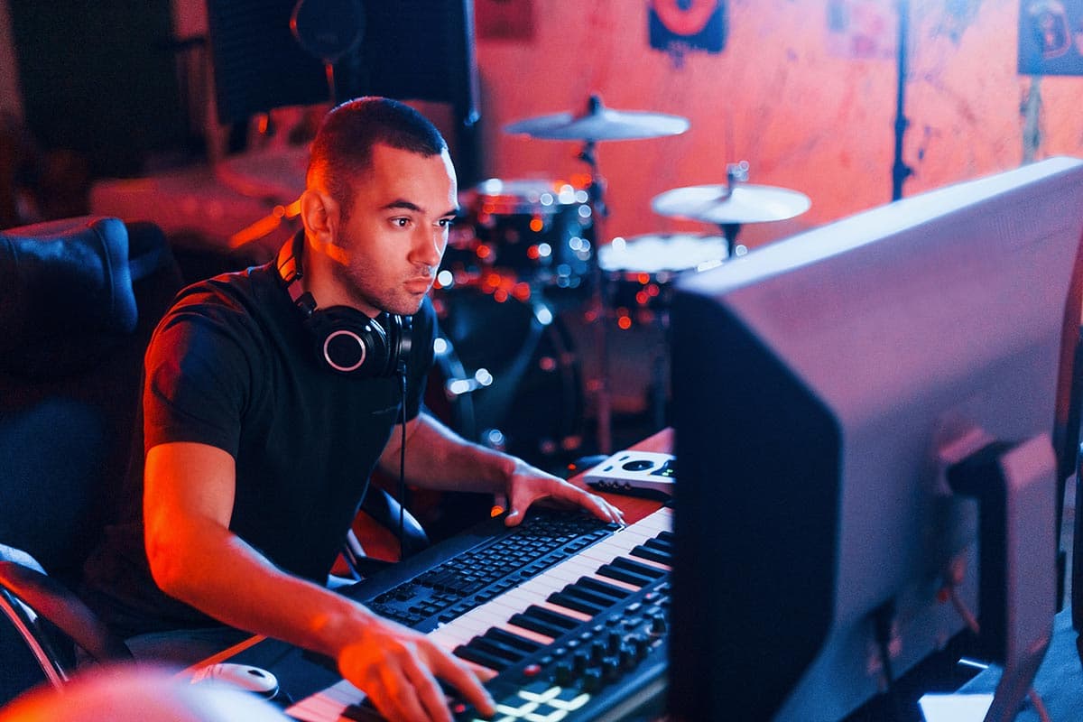 Bí Quyết Tìm Việc Làm Cho Music Producer